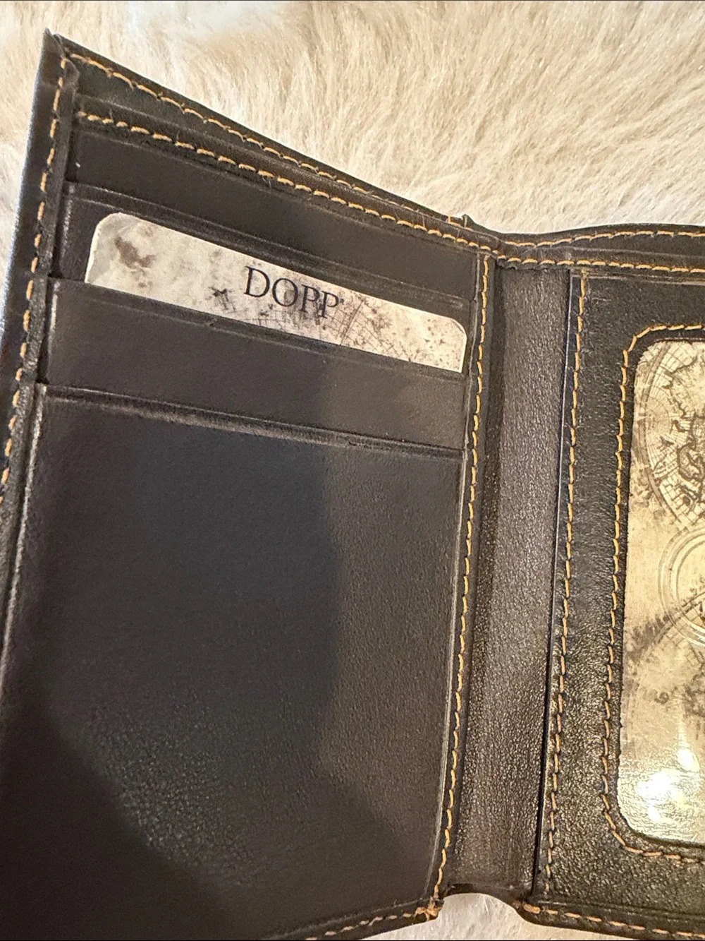 Dopp Brown Leather Card & Key Holder with Contrast Stitching